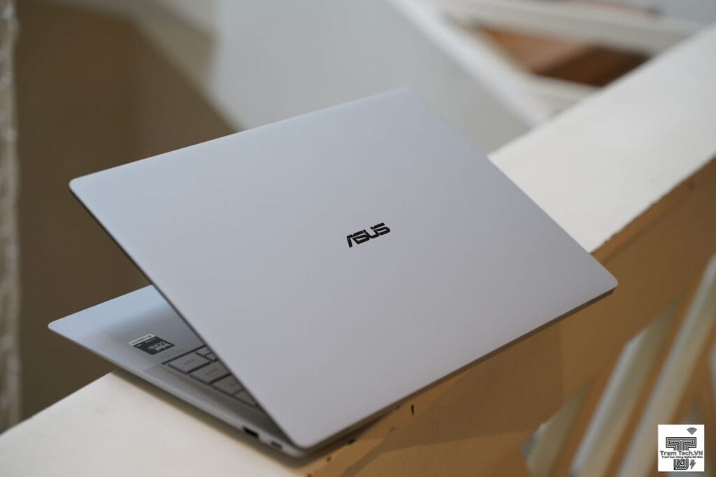 ExpertBook Ultra review
